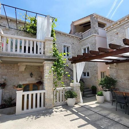 Stone House Apartments Didini Dvori Lumbarda Exterior foto
