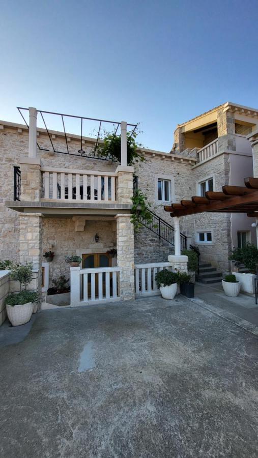 Stone House Apartments Didini Dvori Lumbarda Exterior foto