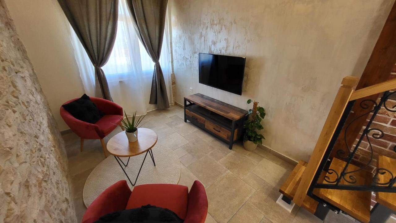 Stone House Apartments Didini Dvori Lumbarda Exterior foto