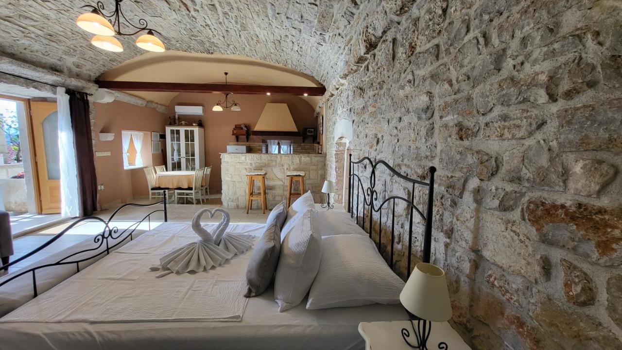 Stone House Apartments Didini Dvori Lumbarda Exterior foto