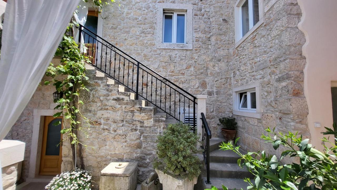 Stone House Apartments Didini Dvori Lumbarda Exterior foto