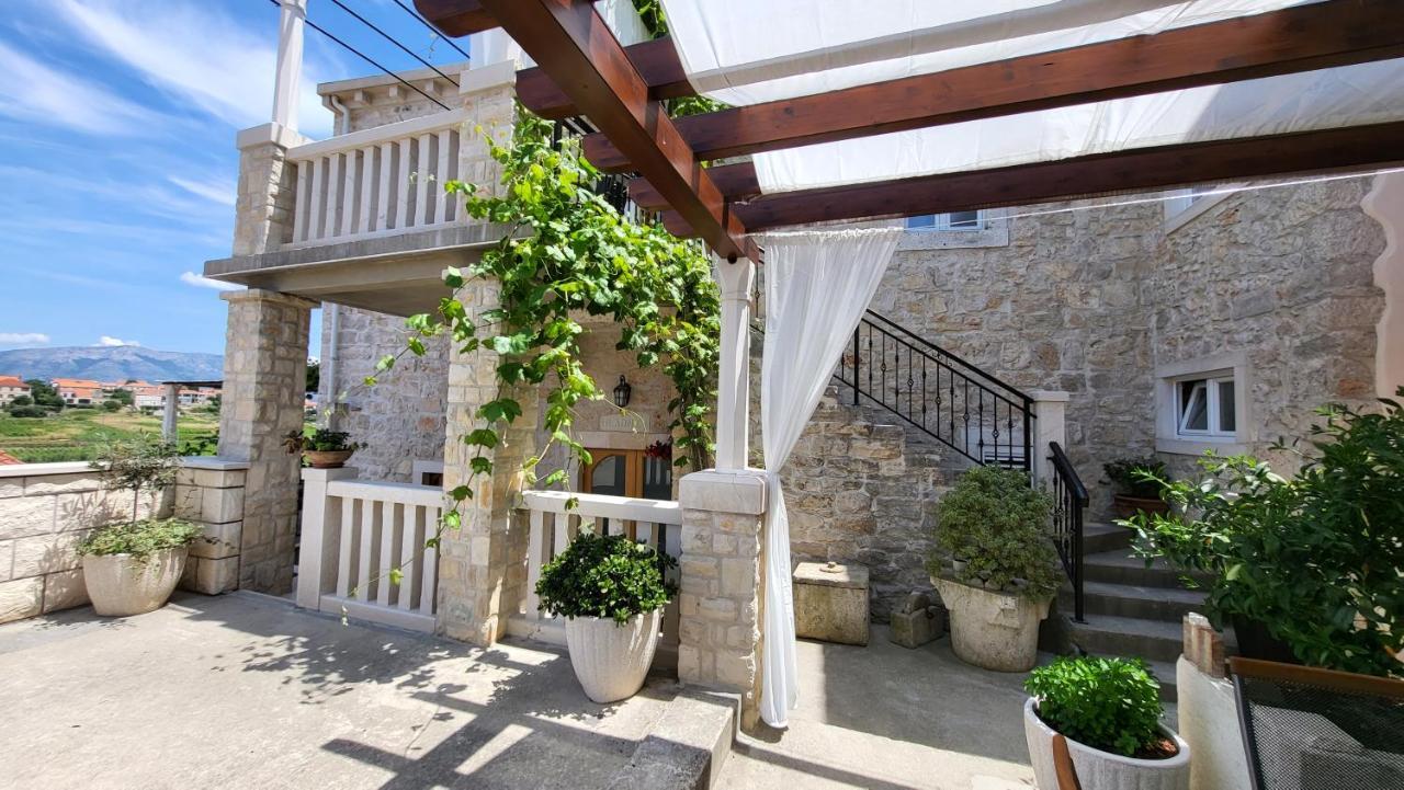 Stone House Apartments Didini Dvori Lumbarda Exterior foto