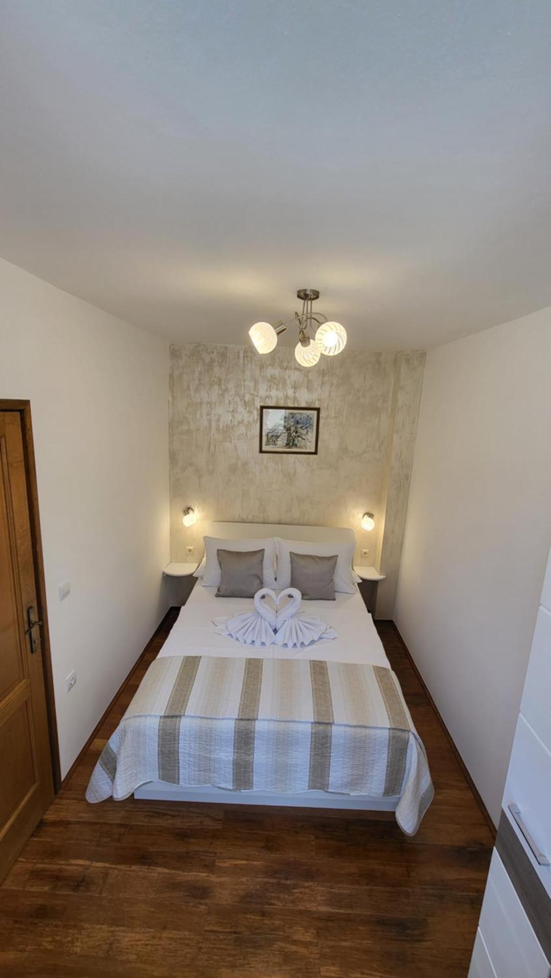 Stone House Apartments Didini Dvori Lumbarda Zimmer foto
